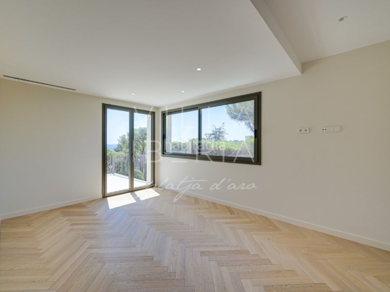 Foto 433e64a3-f08e-4764-8586-c0fc4b08eeab. Casa en calle gaziel 6 elegante villa clásica reformada con vistas al mar y ubicación privilegiada en Platja d´Aro