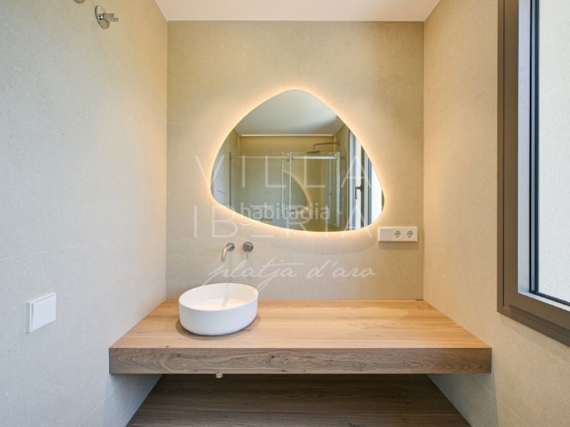 Foto 5622f410-8653-4198-8a23-fcf76612297c. Casa en calle gaziel 6 elegante villa clásica reformada con vistas al mar y ubicación privilegiada en Platja d´Aro