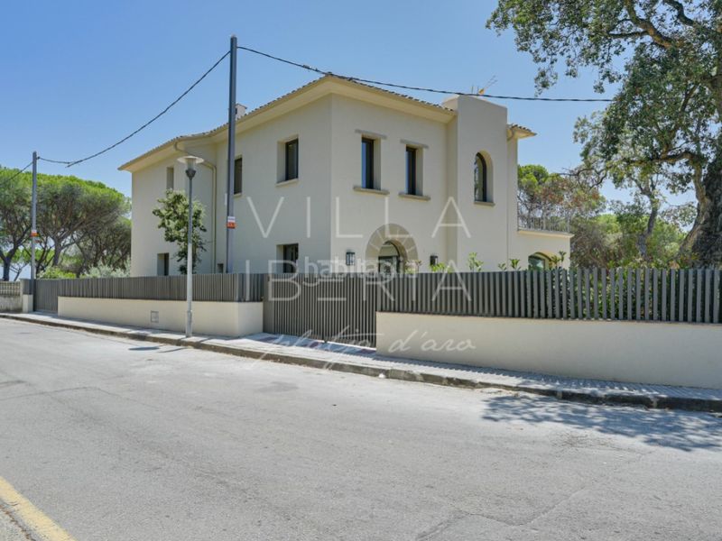 Foto 6be81492-6e6d-40ad-9e17-2f3d07a72b81. Casa en calle gaziel 6 elegante villa clásica reformada con vistas al mar y ubicación privilegiada en Platja d´Aro