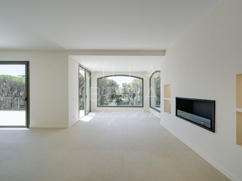 Foto 9584770a-67fc-45eb-a610-221b12e4b007. Casa en calle gaziel 6 elegante villa clásica reformada con vistas al mar y ubicación privilegiada en Platja d´Aro