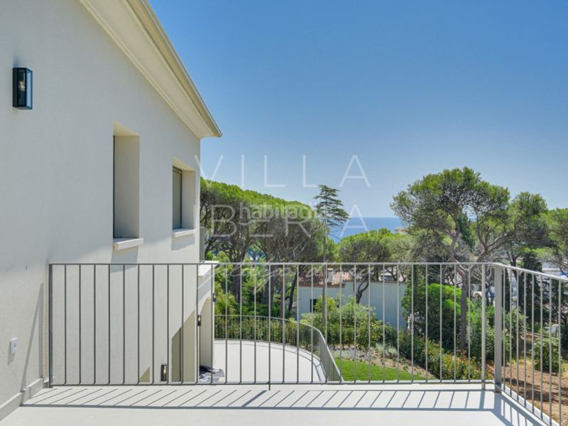 Foto b2965aed-7f7a-4a49-a334-29564d3fcee0. Casa en calle gaziel 6 elegante villa clásica reformada con vistas al mar y ubicación privilegiada en Platja d´Aro
