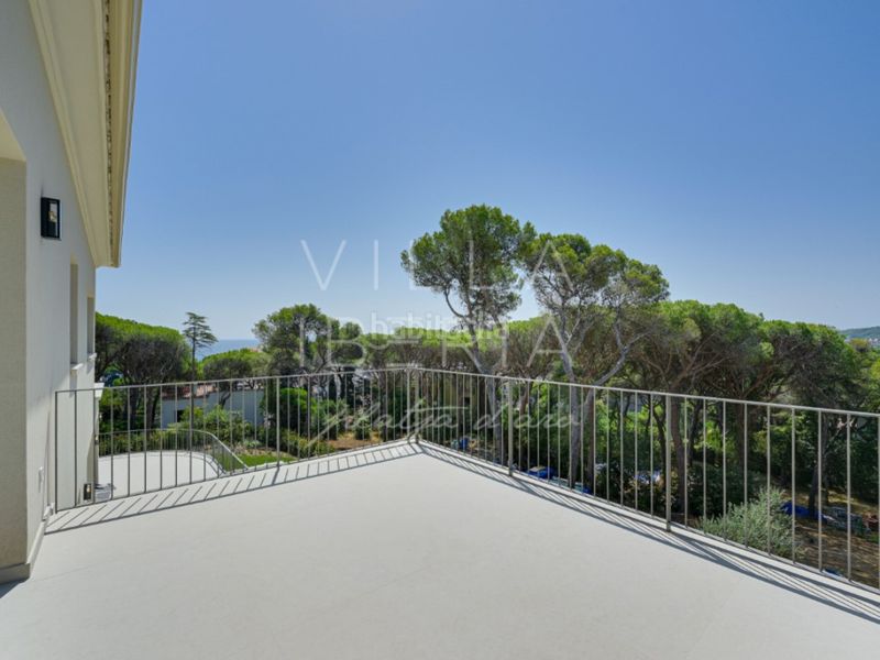 Foto cf3dbdb8-0720-4f8e-be94-c1a9975c4cbe. Casa en calle gaziel 6 elegante villa clásica reformada con vistas al mar y ubicación privilegiada en Platja d´Aro