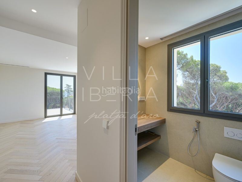 Foto db75c65c-e826-4de9-b5a8-cd342a3d4d4e. Casa en calle gaziel 6 elegante villa clásica reformada con vistas al mar y ubicación privilegiada en Platja d´Aro