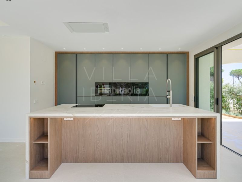 Foto f64f31a9-5139-47c4-8cb7-c0dc02b4e9eb. Casa en calle gaziel 6 elegante villa clásica reformada con vistas al mar y ubicación privilegiada en Platja d´Aro