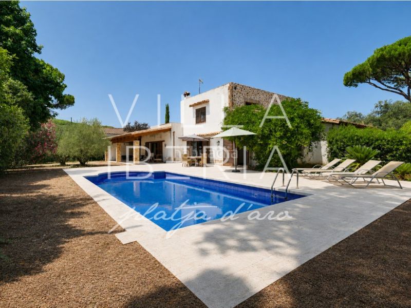 Foto 08c02d73-3f7c-4525-9aa0-4921a9b6f8c5. Casa en avenida de la costa brava 118 villa de carácter en Golf Costa Brava, con amplios espacios y un excelente potencial de actualización en Santa Cristina d´Aro