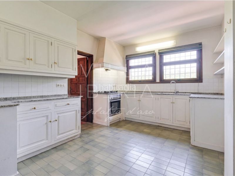 Foto 42d37e30-5bb3-4b6e-8266-f4fac61558d7. Casa en avenida de la costa brava 118 villa de carácter en Golf Costa Brava, con amplios espacios y un excelente potencial de actualización en Santa Cristina d´Aro