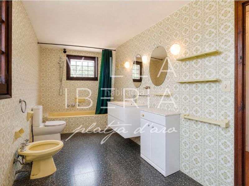 Foto 505f3ad2-5741-4dc5-b5d3-d8ad75794b2e. Casa en avenida de la costa brava 118 villa de carácter en Golf Costa Brava, con amplios espacios y un excelente potencial de actualización en Santa Cristina d´Aro