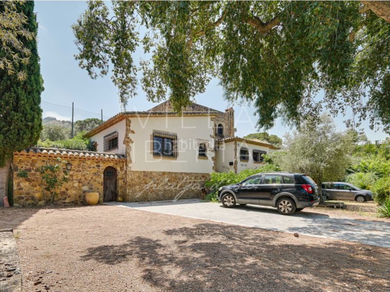Foto 524cffd6-b981-4ee7-91b2-220d3f33b20f. Casa en avenida de la costa brava 118 villa de carácter en Golf Costa Brava, con amplios espacios y un excelente potencial de actualización en Santa Cristina d´Aro