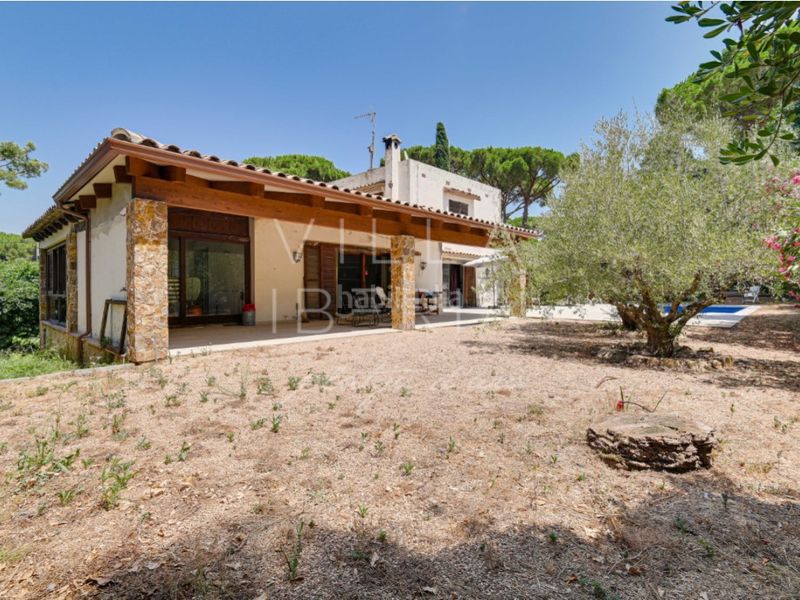 Foto 79924f9b-f329-4460-9c4e-e5814e04541a. Casa en avenida de la costa brava 118 villa de carácter en Golf Costa Brava, con amplios espacios y un excelente potencial de actualización en Santa Cristina d´Aro