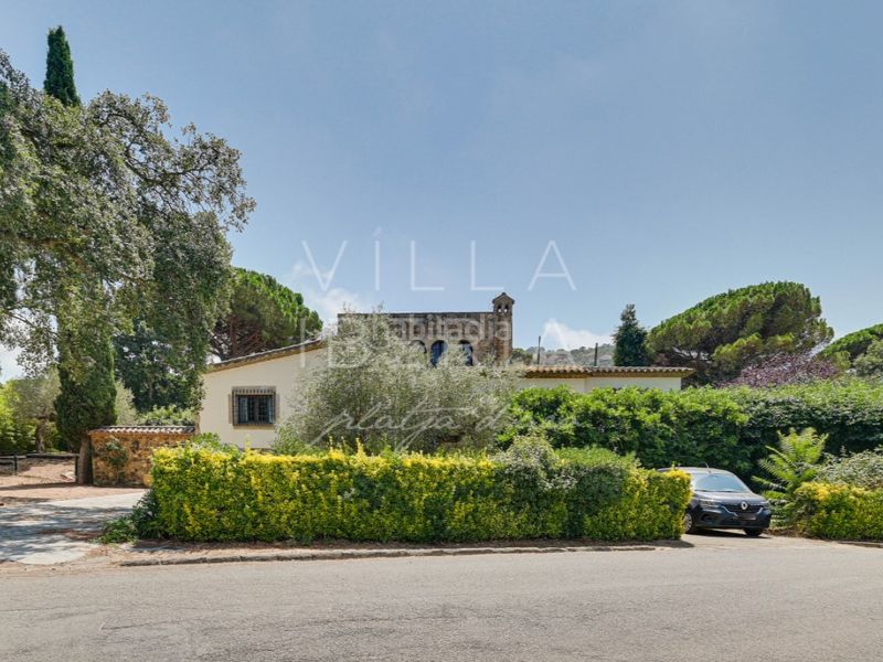 Foto 88b9d7f5-4f85-4655-8921-692e5f2855a2. Casa en avenida de la costa brava 118 villa de carácter en Golf Costa Brava, con amplios espacios y un excelente potencial de actualización en Santa Cristina d´Aro