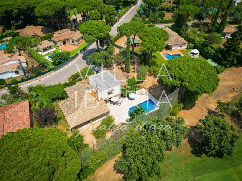 Foto b44420ee-aea4-4c10-95c4-e111e9a09e23. Casa en avenida de la costa brava 118 villa de carácter en Golf Costa Brava, con amplios espacios y un excelente potencial de actualización en Santa Cristina d´Aro