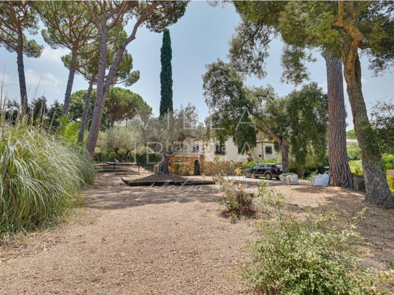 Foto c3b4623a-370f-49d1-9b9b-23d914702305. Casa en avenida de la costa brava 118 villa de carácter en Golf Costa Brava, con amplios espacios y un excelente potencial de actualización en Santa Cristina d´Aro