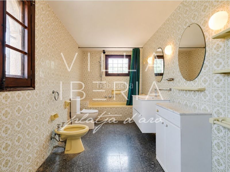Foto cc0958bb-cc5a-45a9-845b-0fece0104f78. Casa en avenida de la costa brava 118 villa de carácter en Golf Costa Brava, con amplios espacios y un excelente potencial de actualización en Santa Cristina d´Aro