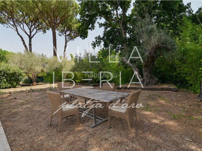 Foto d0dc12db-05d3-402f-91e4-545a001dbebd. Casa en avenida de la costa brava 118 villa de carácter en Golf Costa Brava, con amplios espacios y un excelente potencial de actualización en Santa Cristina d´Aro