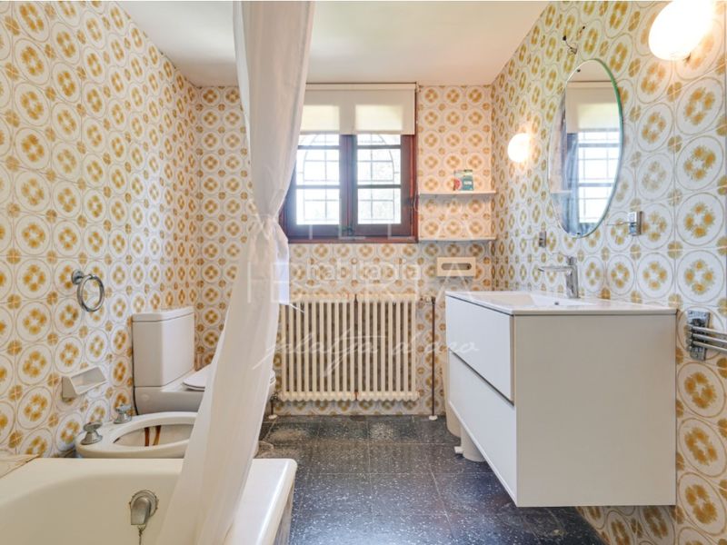 Foto d8977843-f61c-416c-8f64-862d3c2c087b. Casa en avenida de la costa brava 118 villa de carácter en Golf Costa Brava, con amplios espacios y un excelente potencial de actualización en Santa Cristina d´Aro