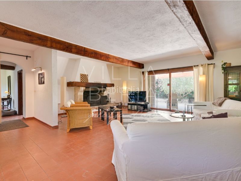 Foto e6b3cf8f-9db0-49ff-b1a6-e4c363960809. Casa en avenida de la costa brava 118 villa de carácter en Golf Costa Brava, con amplios espacios y un excelente potencial de actualización en Santa Cristina d´Aro