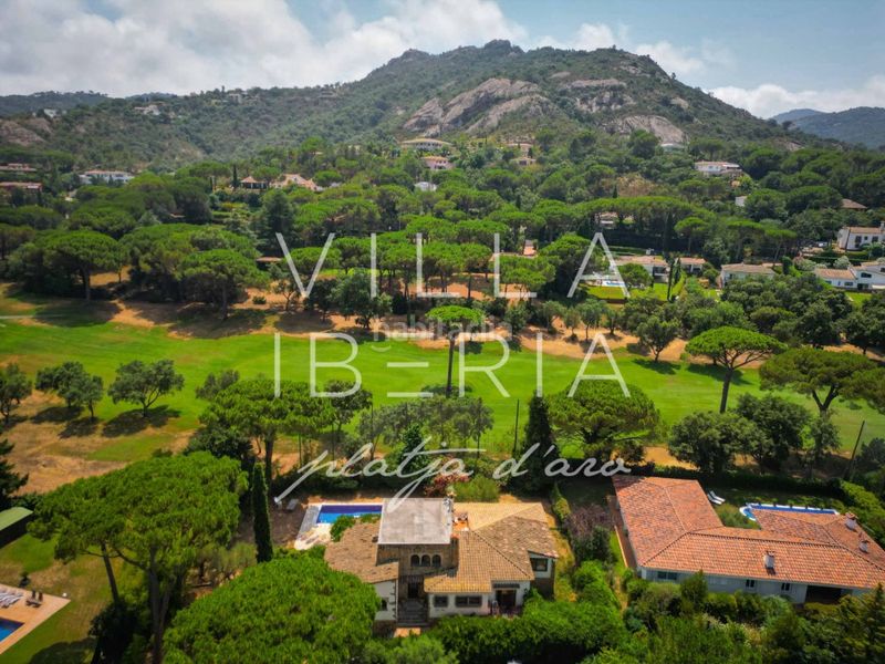 Foto fb2d659d-e1b5-4225-bd64-c799f7faeb9d. Casa en avenida de la costa brava 118 villa de carácter en Golf Costa Brava, con amplios espacios y un excelente potencial de actualización en Santa Cristina d´Aro