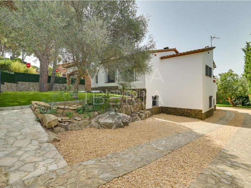 Foto 1c07d81b-eb5f-4549-af52-6c0311ea617c. Casa amb aparcament piscina a Los Pinos-Politur Platja d´Aro
