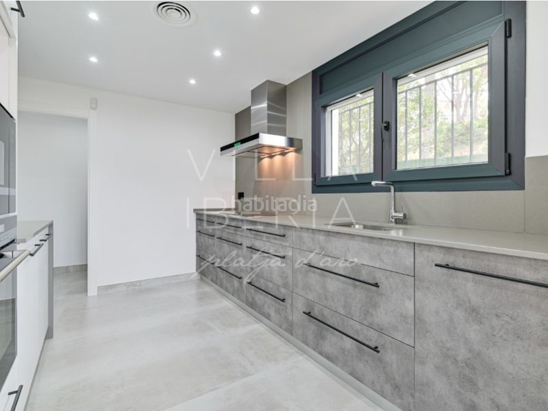 Foto c7cc83c8-4083-4de5-8a3e-cb61315b02a5. Casa amb aparcament piscina a Los Pinos-Politur Platja d´Aro