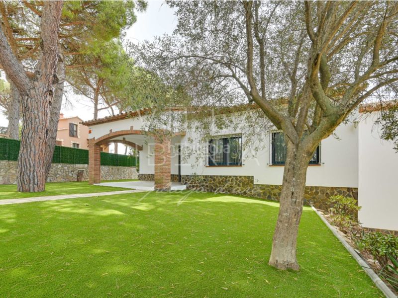 Foto fa2fc3fe-4d6d-4ffc-9464-c2312427a68d. Casa amb aparcament piscina a Los Pinos-Politur Platja d´Aro