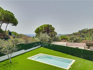 Casa a Calle noguera 1. Espectacular casa totalmente reformada con vistas al mar, piscin