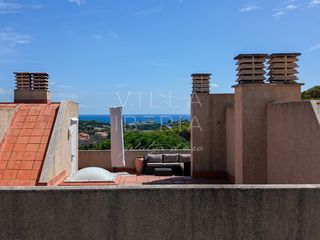 Casa adossada a Calle manel carrasco formiguera 9. Casa adosada con vistas a la bahía de sagaró