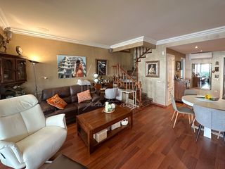 Apartamento en Avenida cavall bernat, del 99. Apartamento triplex en el coraz�n de platja daro, a 2 minutos de