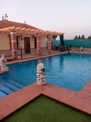 Chalet à Mairena del Alcor. Parcela en urb. san fernado con vivienda y piscina