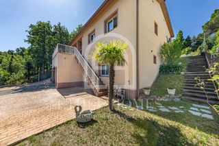 Casa  Carrer riu guri. Exclusiva vivienda con vistas al valle, amplios espacios y m�lti