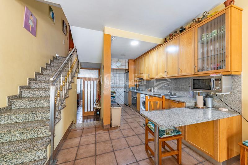 Foto 19d0e4ba-ff69-4034-b0d8-c2d6fd24870f. Semi detached house with fireplace heating parking in Mollet del Vallès