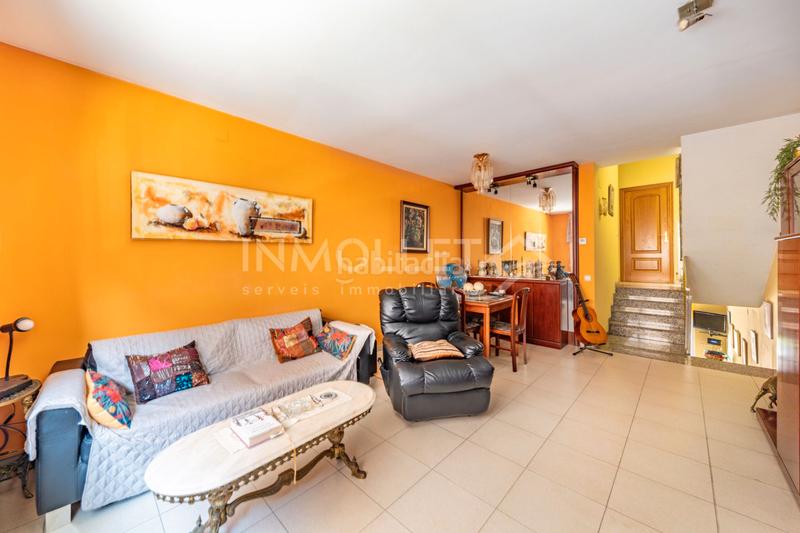 Foto 1d973741-d873-4a90-ad86-9d4223265f22. Semi detached house with fireplace heating parking in Mollet del Vallès