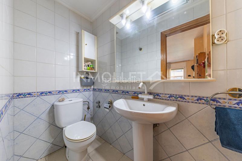 Foto 30bd6f5e-5654-434b-98b6-7046493b9275. Semi detached house with fireplace heating parking in Mollet del Vallès