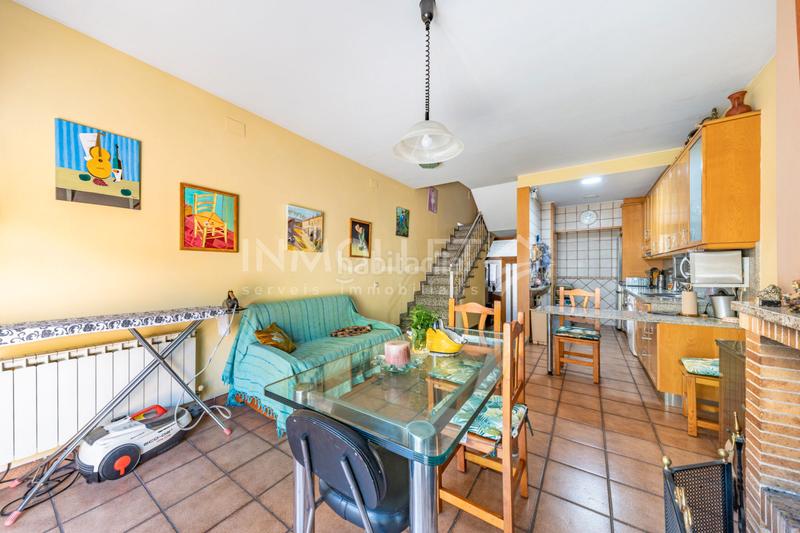 Foto 3b4d6fa4-b54a-4afb-bd50-eddc79a04deb. Semi detached house with fireplace heating parking in Mollet del Vallès