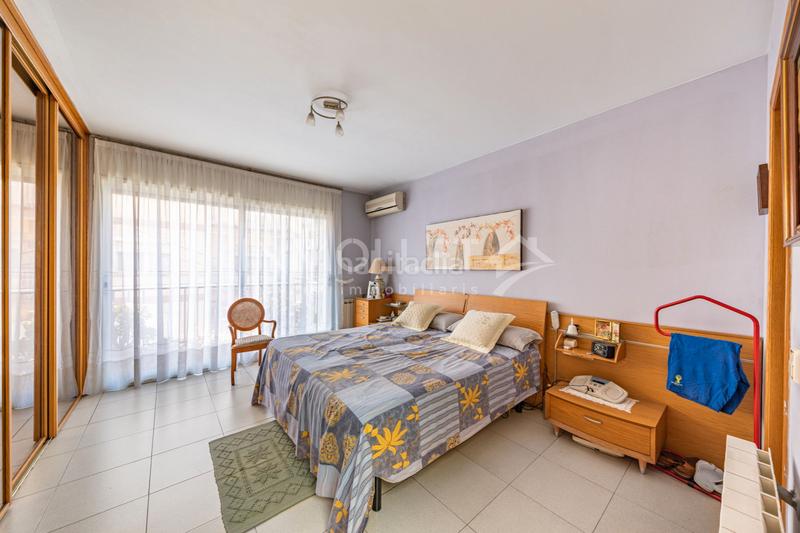 Foto 3f2693a0-015f-4eda-92a6-fea1e0ee827c. Semi detached house with fireplace heating parking in Mollet del Vallès