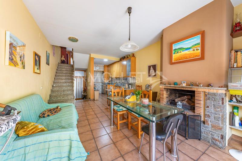 Foto 420a5e4e-f2fe-482a-91c8-647c376a8ca8. Semi detached house with fireplace heating parking in Mollet del Vallès