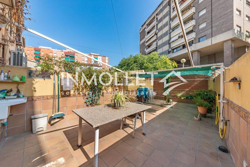 Foto 4c9acb3c-72d0-4aa4-a6c6-5cbd781b802d. Semi detached house with fireplace heating parking in Mollet del Vallès