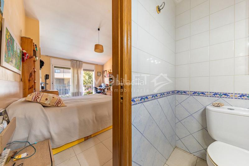 Foto 577023f8-b68f-4516-a38d-8198b7accdfd. Semi detached house with fireplace heating parking in Mollet del Vallès