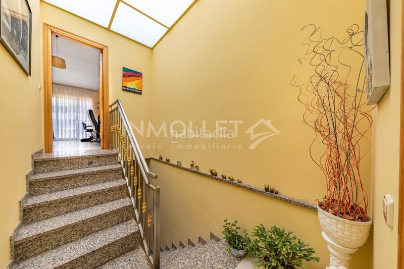 Foto 6fa7fdf2-bb18-48e2-a2cd-71b2ec880a87. Semi detached house with fireplace heating parking in Mollet del Vallès