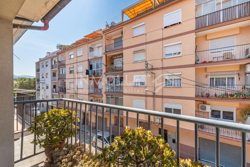 Foto 70f1cec5-de8e-4d51-a0ae-f1ad6cffeb61. Semi detached house with fireplace heating parking in Mollet del Vallès