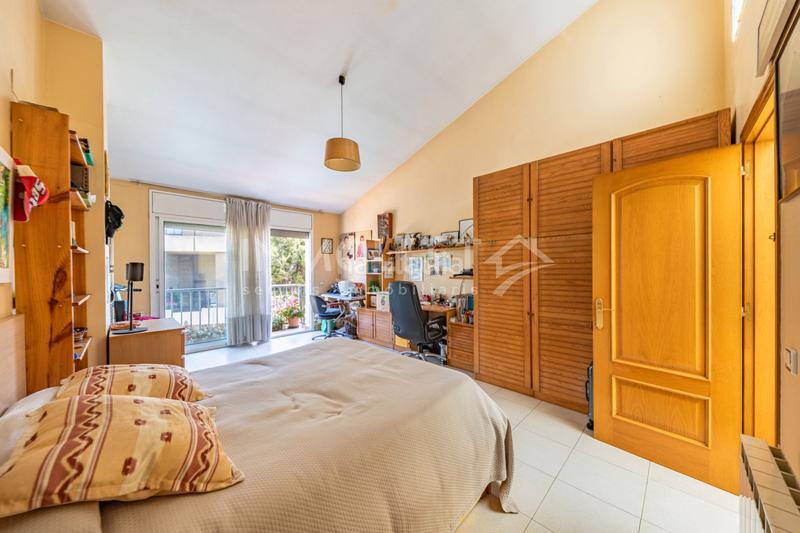 Foto 732b0176-6738-4be4-ac47-21189d2630d5. Semi detached house with fireplace heating parking in Mollet del Vallès