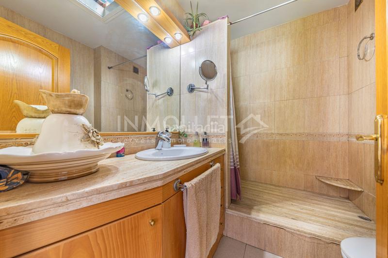 Foto 75594499-f98a-433d-888b-b8b1dd267fe6. Semi detached house with fireplace heating parking in Mollet del Vallès