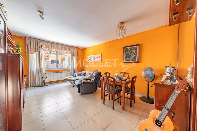 Foto a7dc2fb9-8cb8-4697-be3d-dced31ae7ff3. Semi detached house with fireplace heating parking in Mollet del Vallès