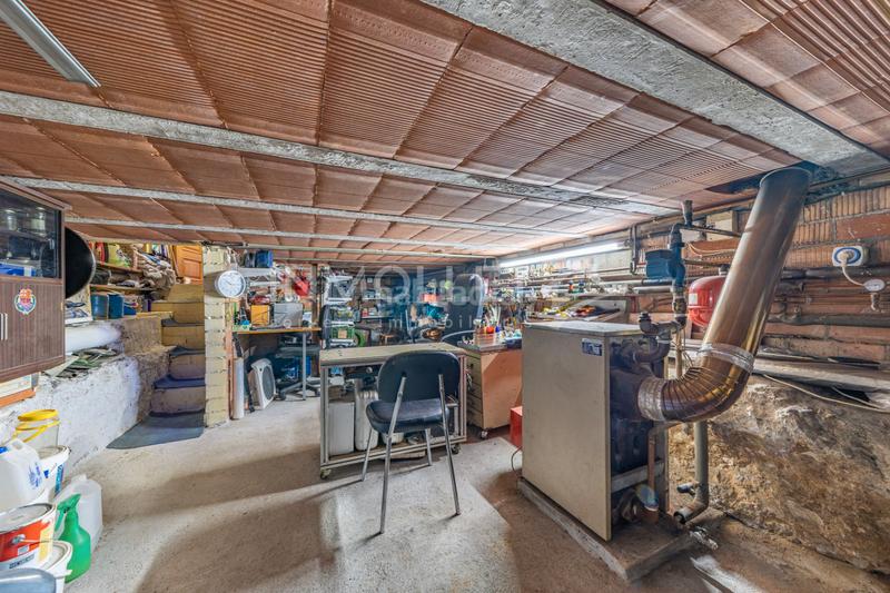 Foto a9ed3696-136a-40a2-92dc-aca8f194692e. Semi detached house with fireplace heating parking in Mollet del Vallès