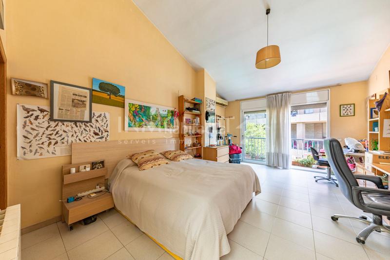 Foto b70f8e05-6c22-4f5b-8cd2-b37343e7d91e. Semi detached house with fireplace heating parking in Mollet del Vallès