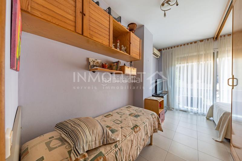 Foto cb8a551d-f3c3-448e-a9de-ba4cfb98637c. Semi detached house with fireplace heating parking in Mollet del Vallès