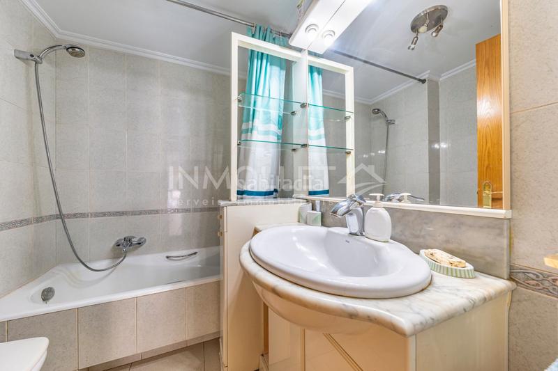 Foto d026afb9-64b7-4893-8917-e86c63121d76. Semi detached house with fireplace heating parking in Mollet del Vallès