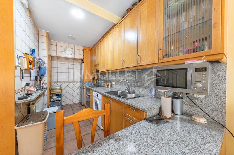 Foto d1f59a1a-b76b-4c67-8f71-1ddc4142492a. Semi detached house with fireplace heating parking in Mollet del Vallès