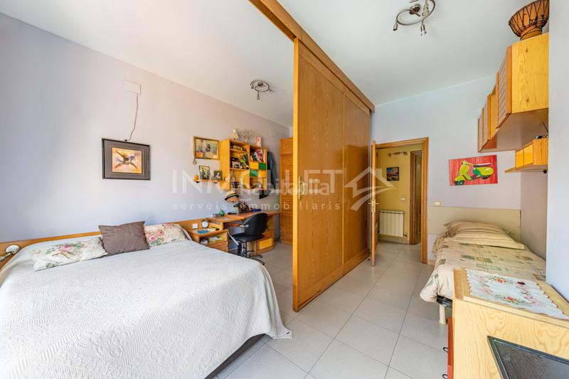 Foto d878ec19-f762-44ca-879f-fde98dec89bf. Semi detached house with fireplace heating parking in Mollet del Vallès