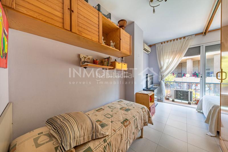 Foto de431bc9-8e69-42bb-bb3d-fdd254d73466. Semi detached house with fireplace heating parking in Mollet del Vallès