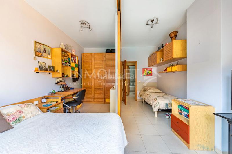 Foto f82ecf36-c8a0-4807-98b5-fd8e3d6fdff6. Semi detached house with fireplace heating parking in Mollet del Vallès